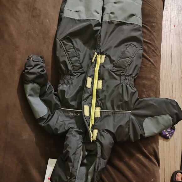 Black and Gray Snowsuit - Picture 3 of 6